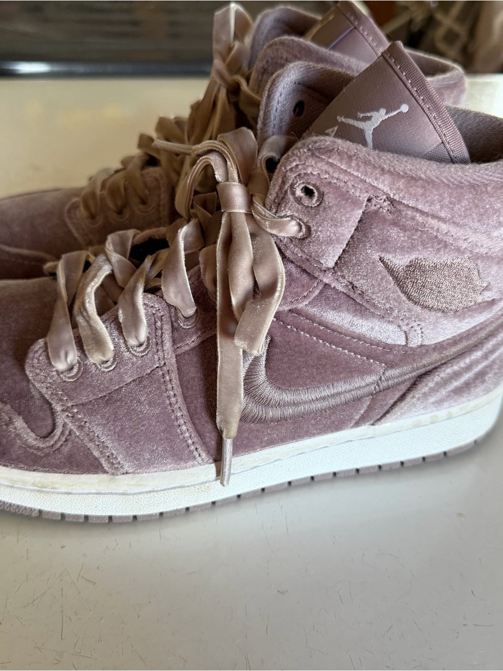 Nike Air Jordan 1 Mid Velvet Sneakers - Mauve